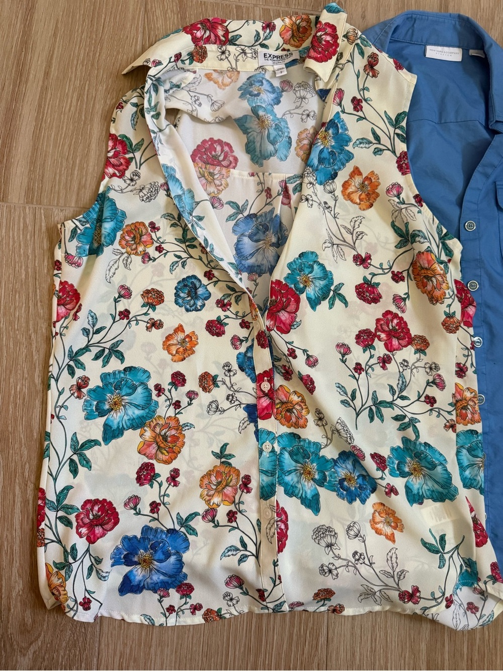 Work tops/ blouses - Picture 4 of 4